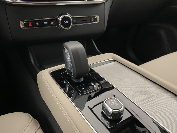 Volvo XC90 B5 AWD AUT CORE 7míst na operativní leasing