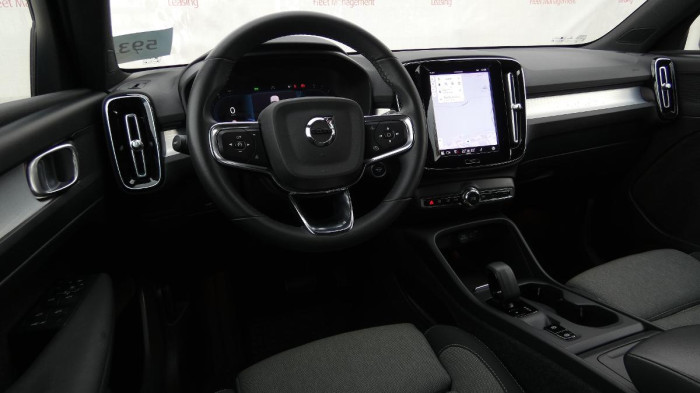 Volvo XC40 B3 Core DCT na operativní leasing