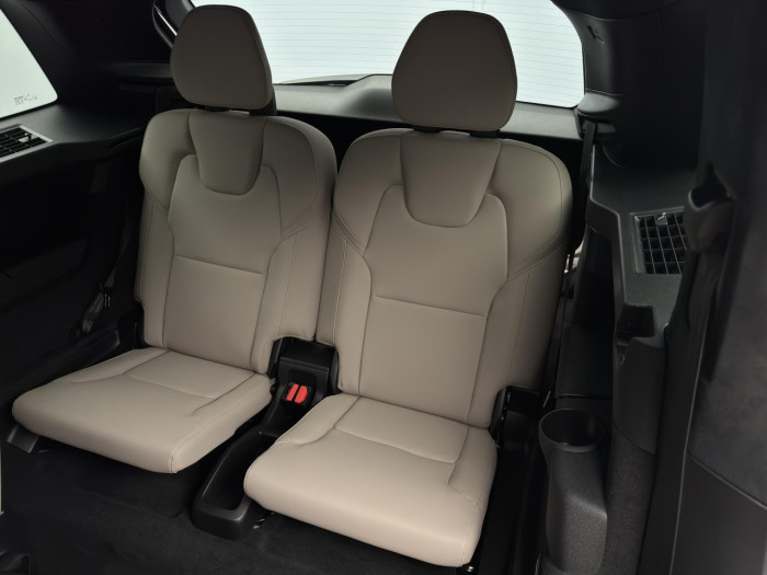 Volvo XC90 T8 AWD Plug-in ULTRA DARK 7m na operativní leasing