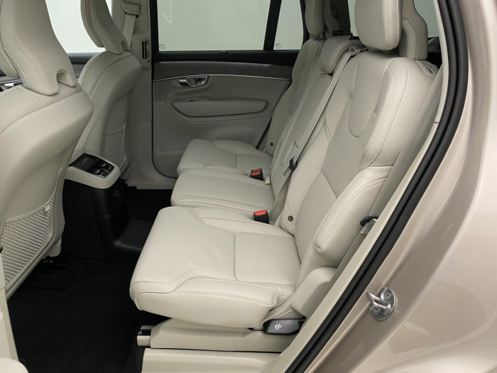 Volvo XC90 T8 AWD Plug-in BRIGHT PLUS 7m na operativní leasing