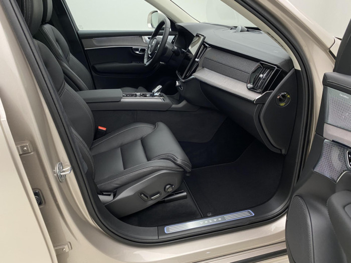Volvo XC90 T8 AWD Plug-in BRIGHT ULTRA na operativní leasing