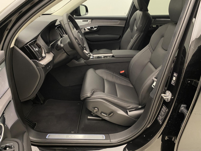 Volvo XC90 T8 AWD Plug-in DARK ULTRA na operativní leasing