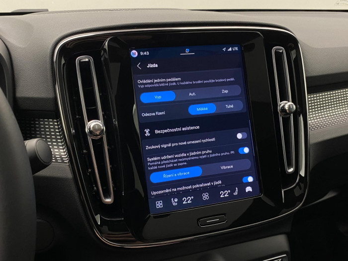 Volvo EC40 BLACK EDITION SINGLE EXT ULTRA Edition na operativní leasing