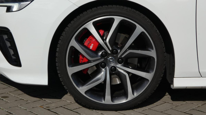 Opel Insignia 2,0 T 4x4 GSi na operativní leasing