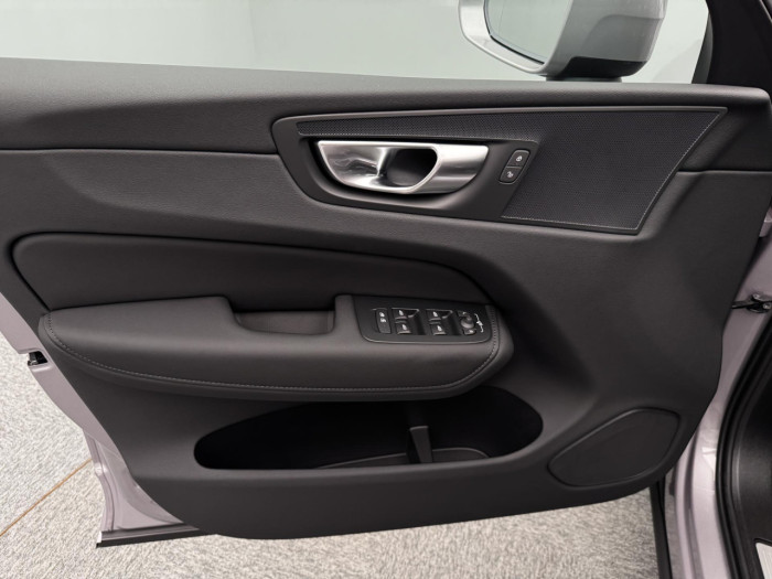 Volvo XC60 B5 AWD AUT CORE na operativní leasing