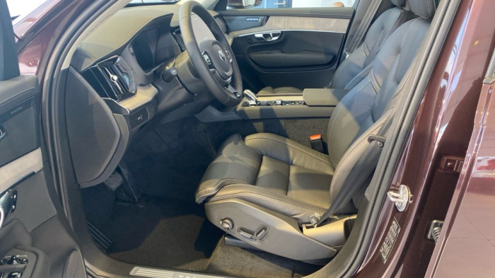 Volvo XC90 ULTRA BRIGHT, T8 AWD, 228+107 kW / 310+145 HP na operativní leasing