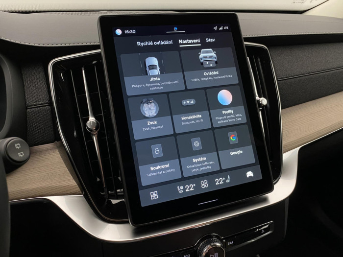 Volvo XC90 T8 AWD RECHARGE BRIGHT PLUS 7m na operativní leasing