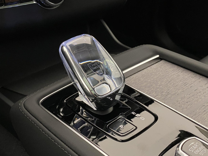 Volvo XC90 T8 AWD Plug-in DARK PLUS 7m na operativní leasing