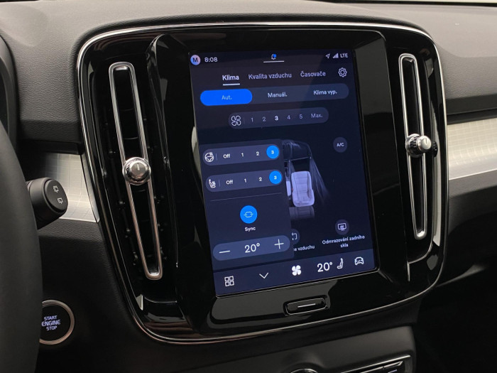 Volvo XC40 B3 AUT DARK PLUS na operativní leasing