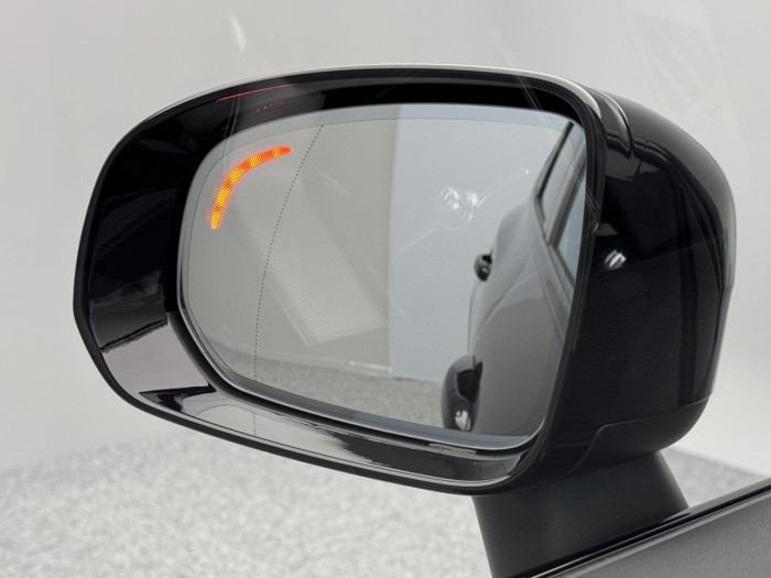 Volvo XC60 B5 AWD AUT PLUS BLACK EDITION na operativní leasing