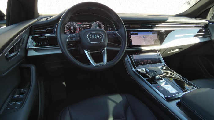 Audi Q8 55 TFSI quattro tiptronic na operativní leasing