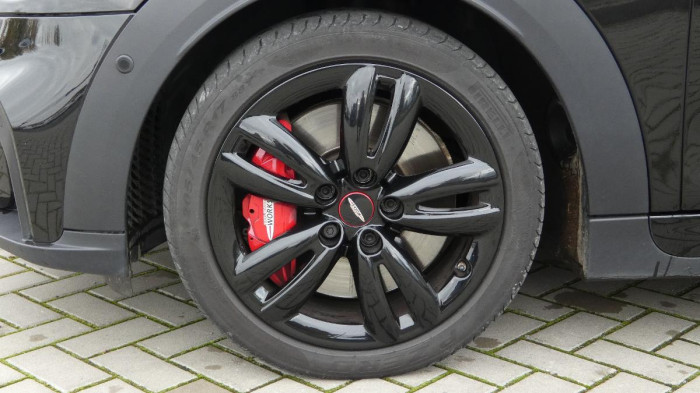 Volvo XC40 B3 PLUS DARK DCT na operativní leasing