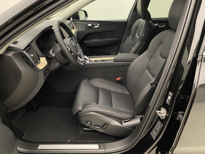 Volvo XC60 B5 AWD AUT BRIGHT PLUS na operativní leasing