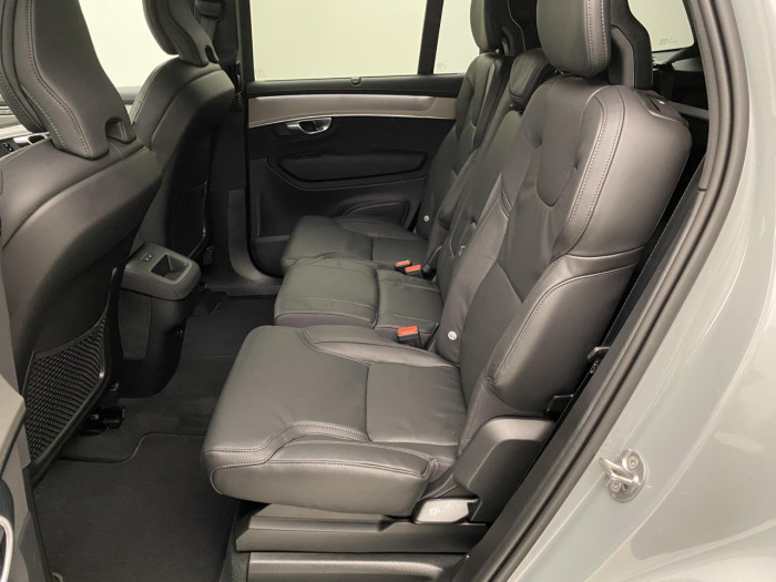 Volvo XC90 B5 AWD BLACK EDITION PLUS 7 na operativní leasing