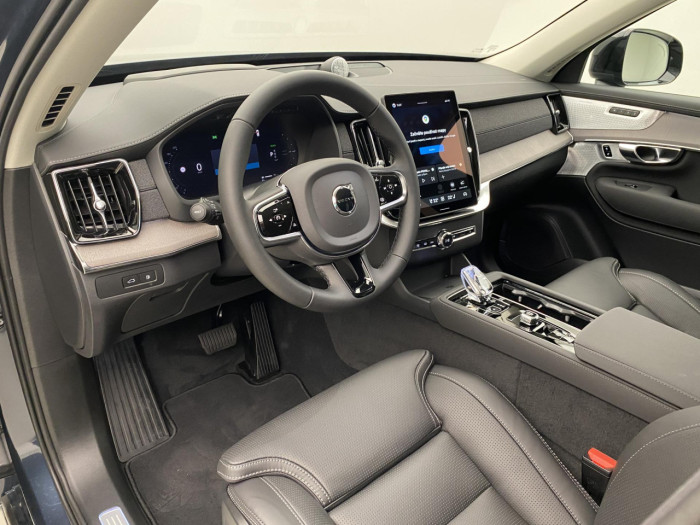 Volvo XC90 T8 AWD Plug-in DARK PLUS 7m na operativní leasing