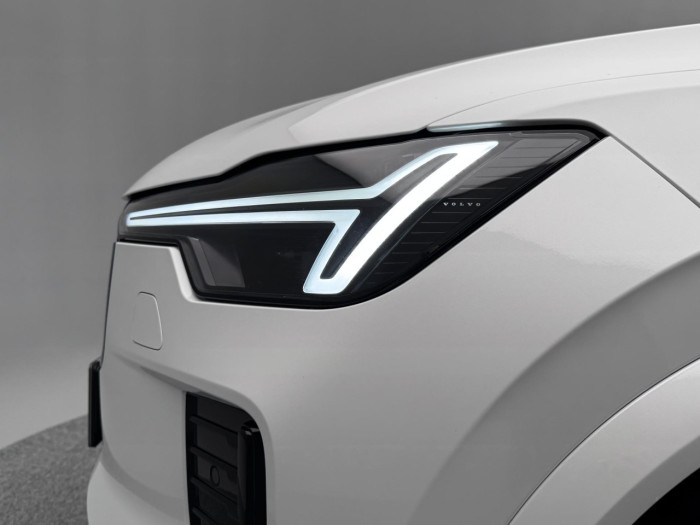 Volvo XC90 B5 AWD AUT DARK ULTRA 7-míst na operativní leasing
