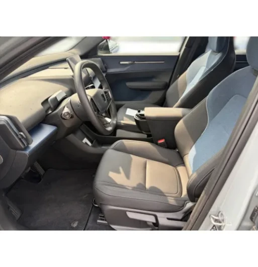 Volvo EX30 Twin M. Perf. Plus na operativní leasing