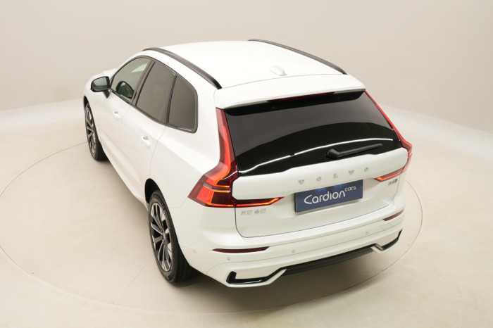 Volvo XC60 B5 AWD AUT DARK PLUS na operativní leasing
