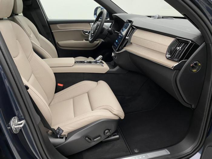 Volvo XC90 B5 AWD AUT BRIGHT PLUS na operativní leasing
