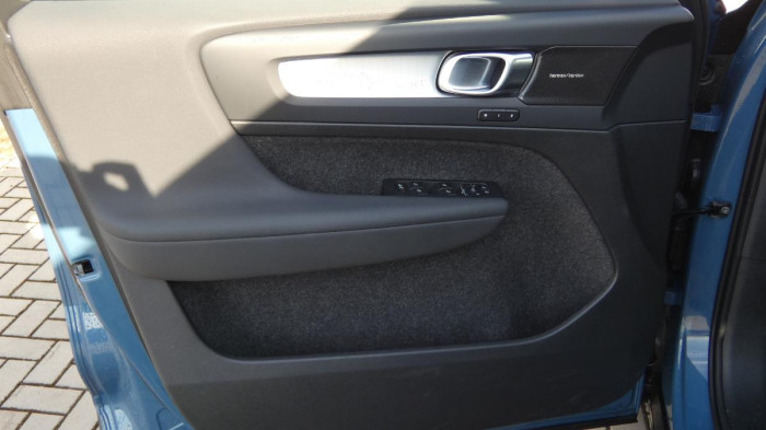 Volvo XC40 B3 Plus Dark DCT na operativní leasing