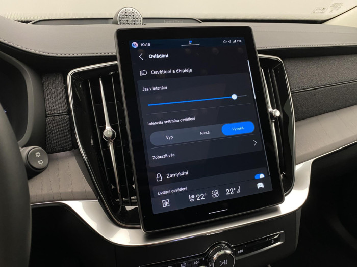 Volvo XC90 T8 AWD Plug-in DARK PLUS 7m na operativní leasing