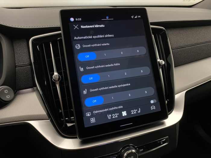 Volvo XC90 B5 AWD BLACK EDITION PLUS 7 na operativní leasing