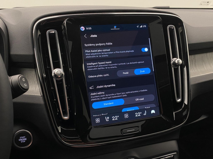 Volvo XC40 B4 AUT DARK PLUS na operativní leasing