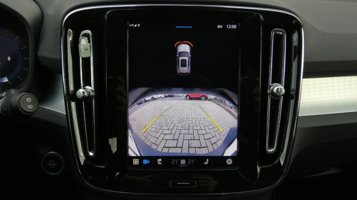 Volvo XC40 B3 PLUS DARK na operativní leasing