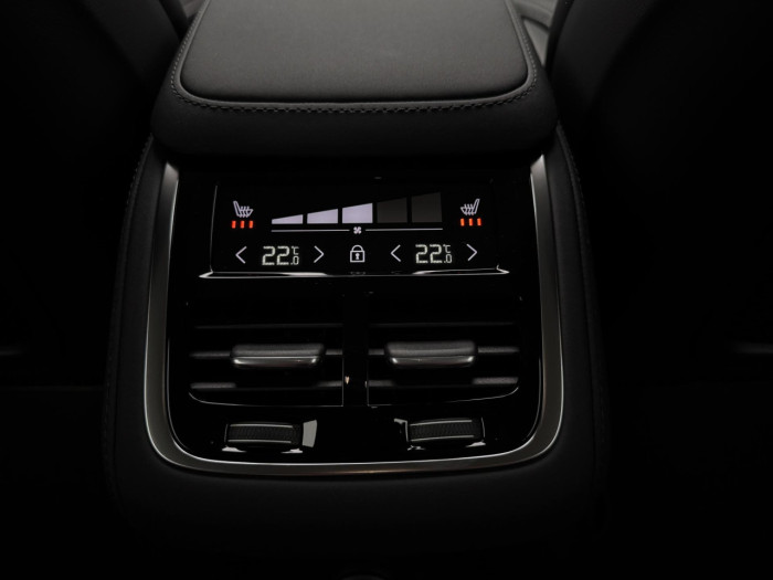 Volvo XC90 T8 AWD Plug-in BRIGHT PLUS 7m na operativní leasing