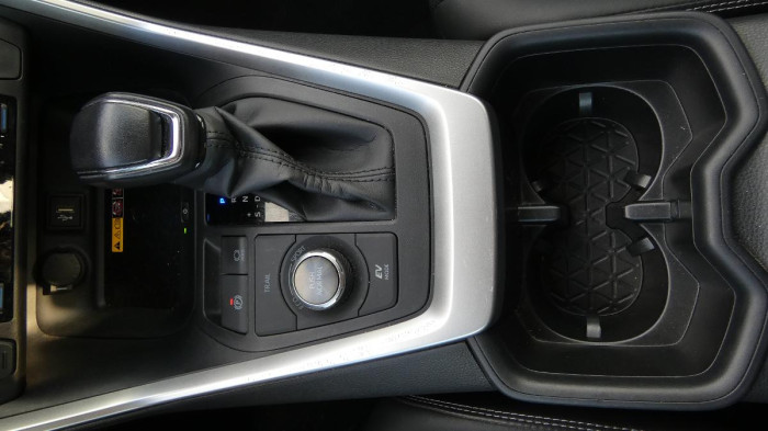 Toyota RAV4 2.5 Hybrid Executive 4WD e-CVT na operativní leasing