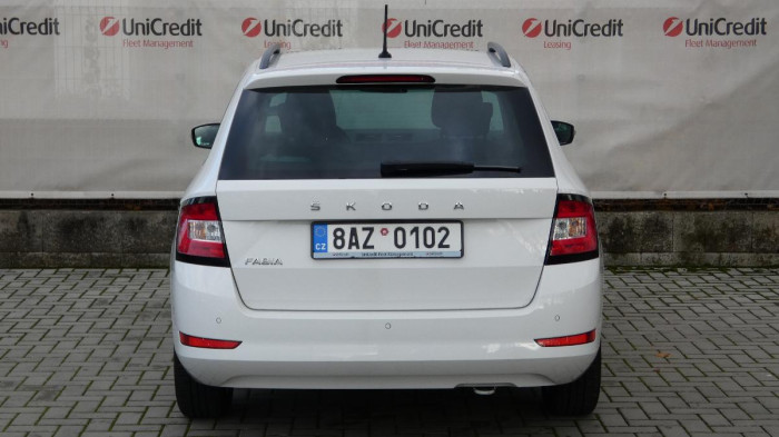 Volvo V60 B5 AWD Momentum Pro na operativní leasing