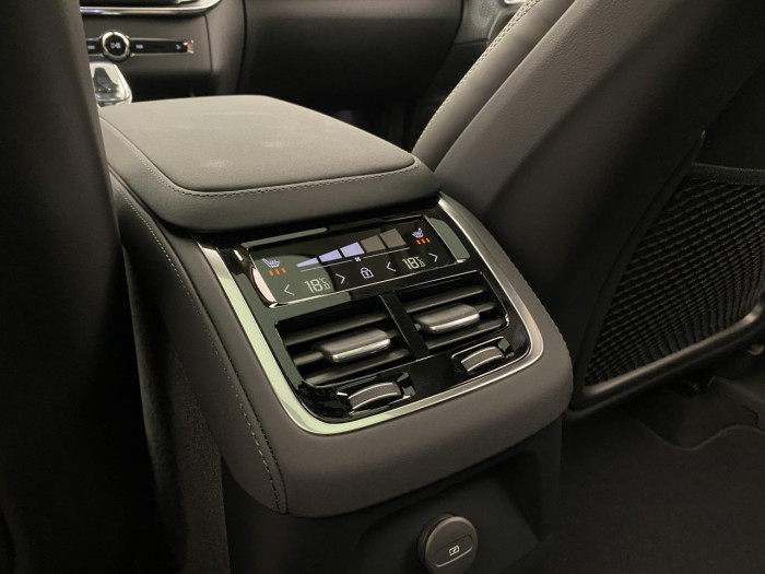 Volvo XC90 T8 AWD Plug-in DARK ULTRA na operativní leasing