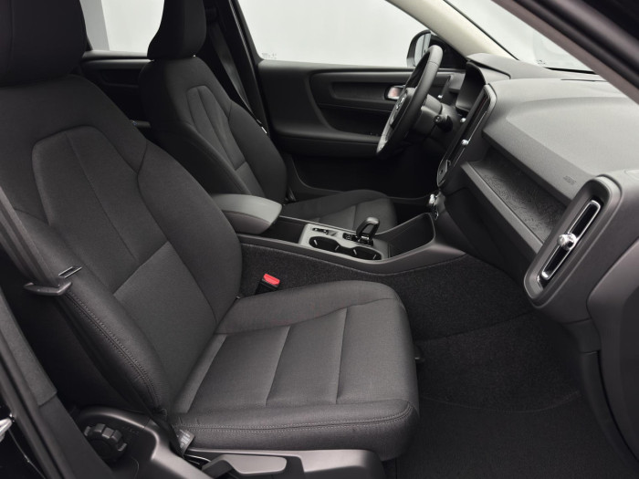Volvo XC40 B3 AUT ESSENTIAL na operativní leasing
