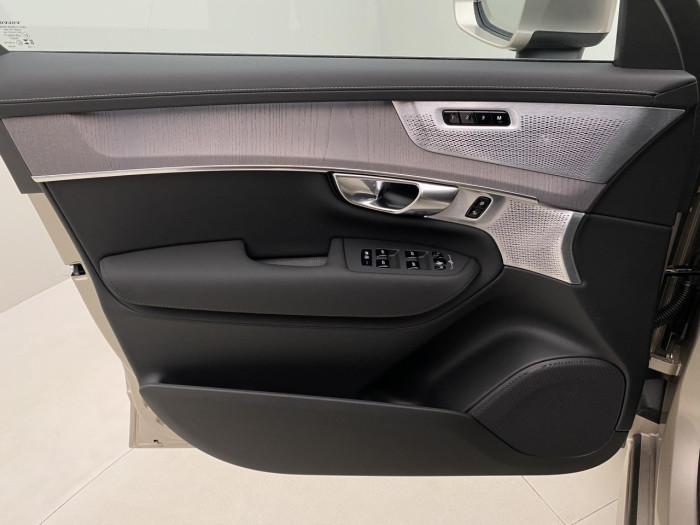 Volvo XC90 T8 AWD Plug-in BRIGHT ULTRA na operativní leasing