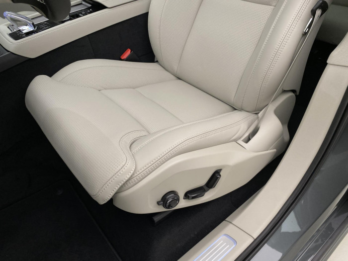 Volvo XC90 T8 AWD Plug-in DARK ULTRA na operativní leasing