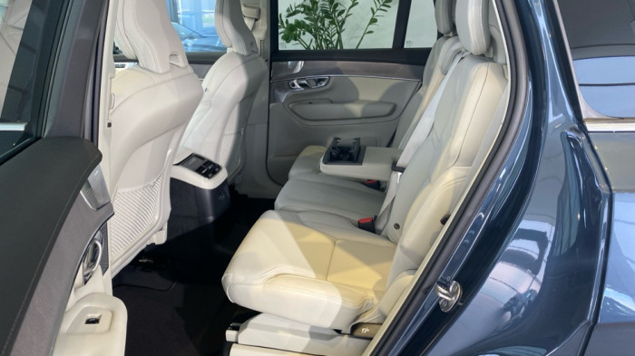 Volvo XC90 PLUS BRIGHT, T8 AWD, 184+115 kW / 250+156 HP na operativní leasing