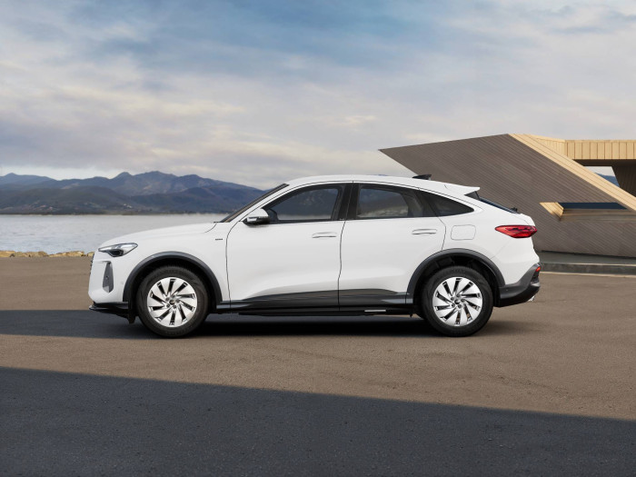 Audi Q5 SB e-hybrid quattro 220 kW na operativní leasing