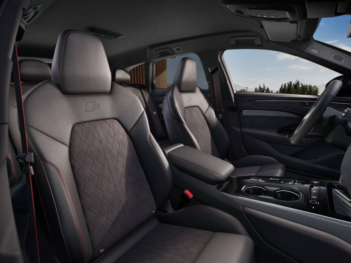 Audi A6 allroad quattro 7STT 3,0TDI / 220kW na operativní leasing