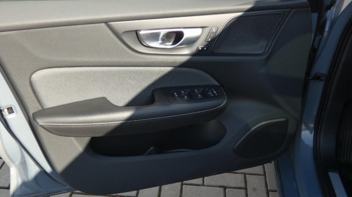 Volvo S60 B5 AWD Ultimate Dark na operativní leasing