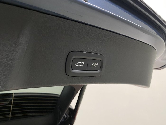 Volvo EX40 SINGLE MOTOR EXTENDED PLUS na operativní leasing