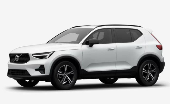 Volvo XC40 B3 AUT DARK PLUS na operativní leasing