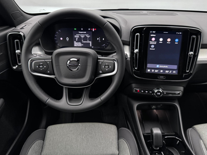 Volvo XC40 B3 AUT DARK PLUS na operativní leasing