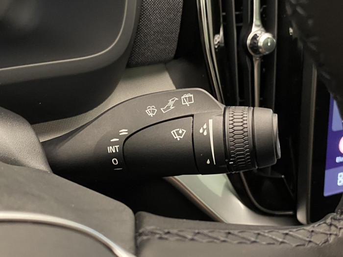 Volvo XC90 B5 AWD BLACK EDITION PLUS 7 na operativní leasing