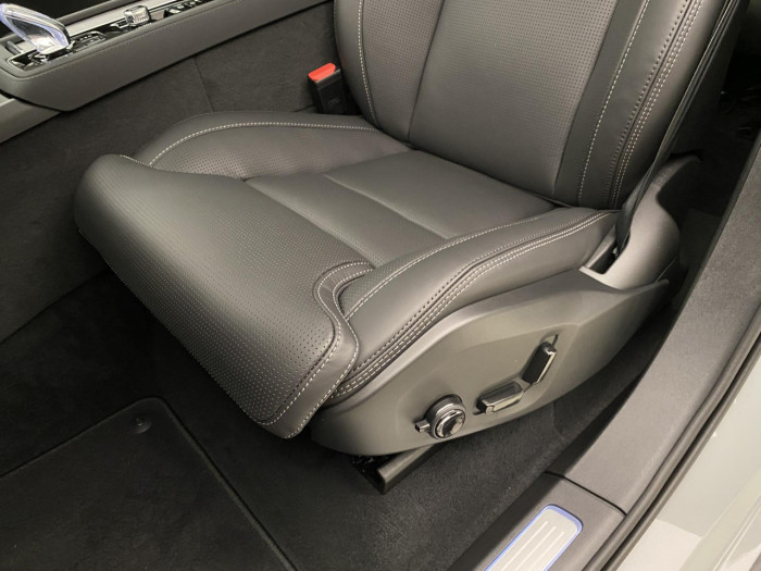 Volvo XC90 T8 AWD Plug-in DARK PLUS 7m na operativní leasing