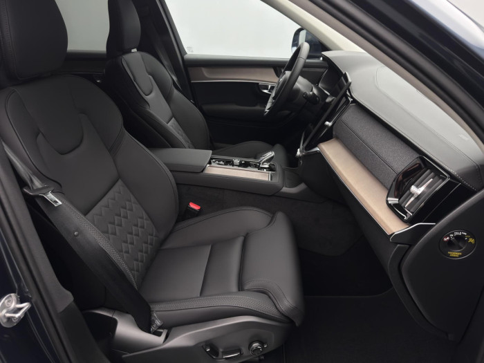 Volvo XC90 T8 AWD Plug-in BRIGHT PLUS 7m na operativní leasing