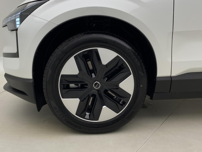 Volvo EX30 P5 LONG RANGE ELETRIC PLUS na operativní leasing