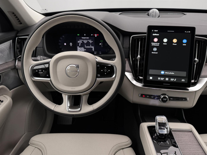 Volvo XC90 T8 AWD Plug-in BRIGHT PLUS 7m na operativní leasing