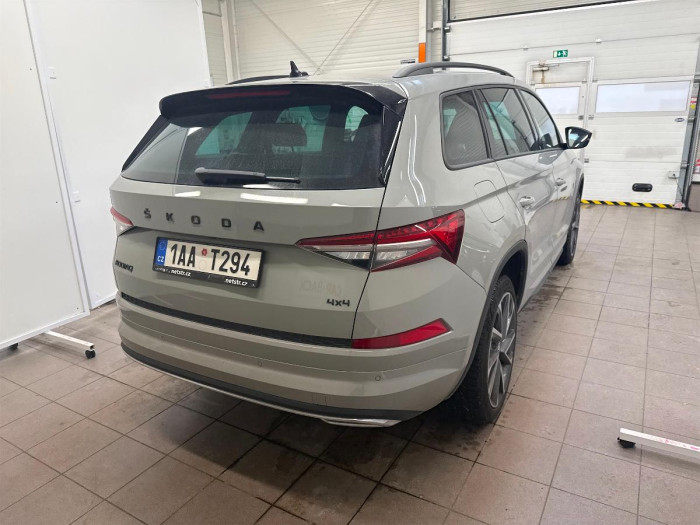 Škoda Kodiaq 2,0 TSI Sportline DSG 4x4 na operativní leasing