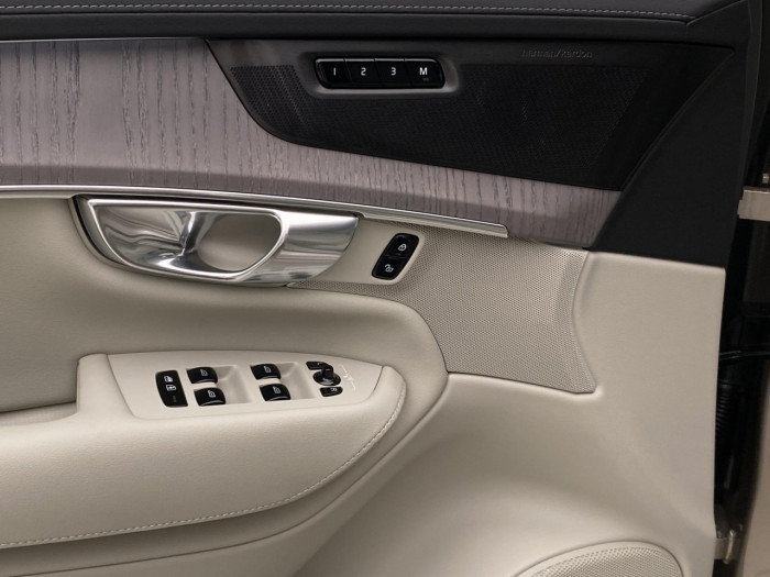 Volvo XC90 T8 AWD Plug-in BRIGHT PLUS 7m na operativní leasing