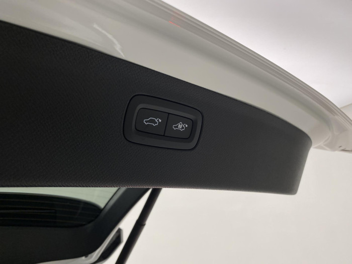 Volvo XC90 T8 AWD RECHARGE BRIGHT PLUS 7m na operativní leasing